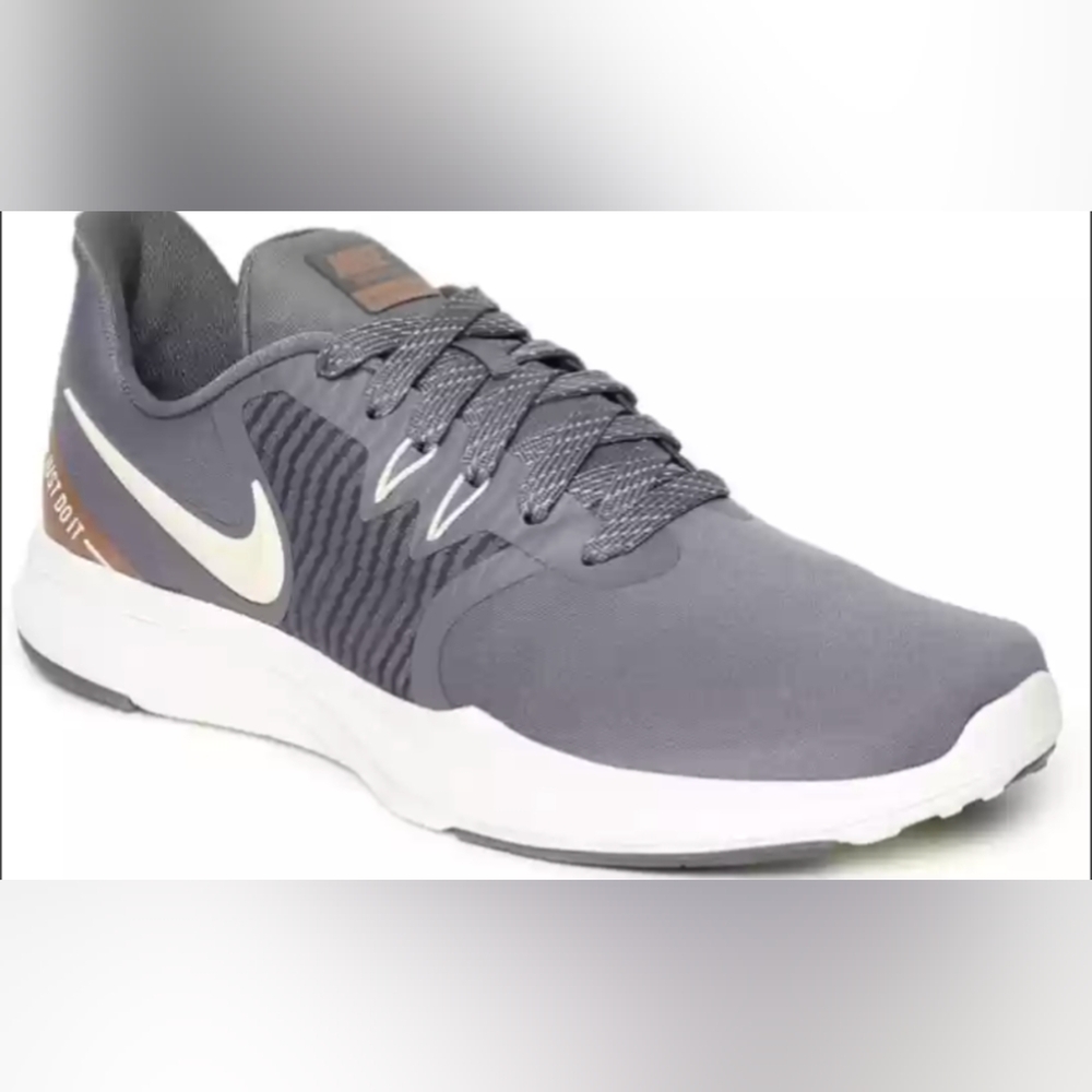 Nike Women's Gray and White Athletic Shoes